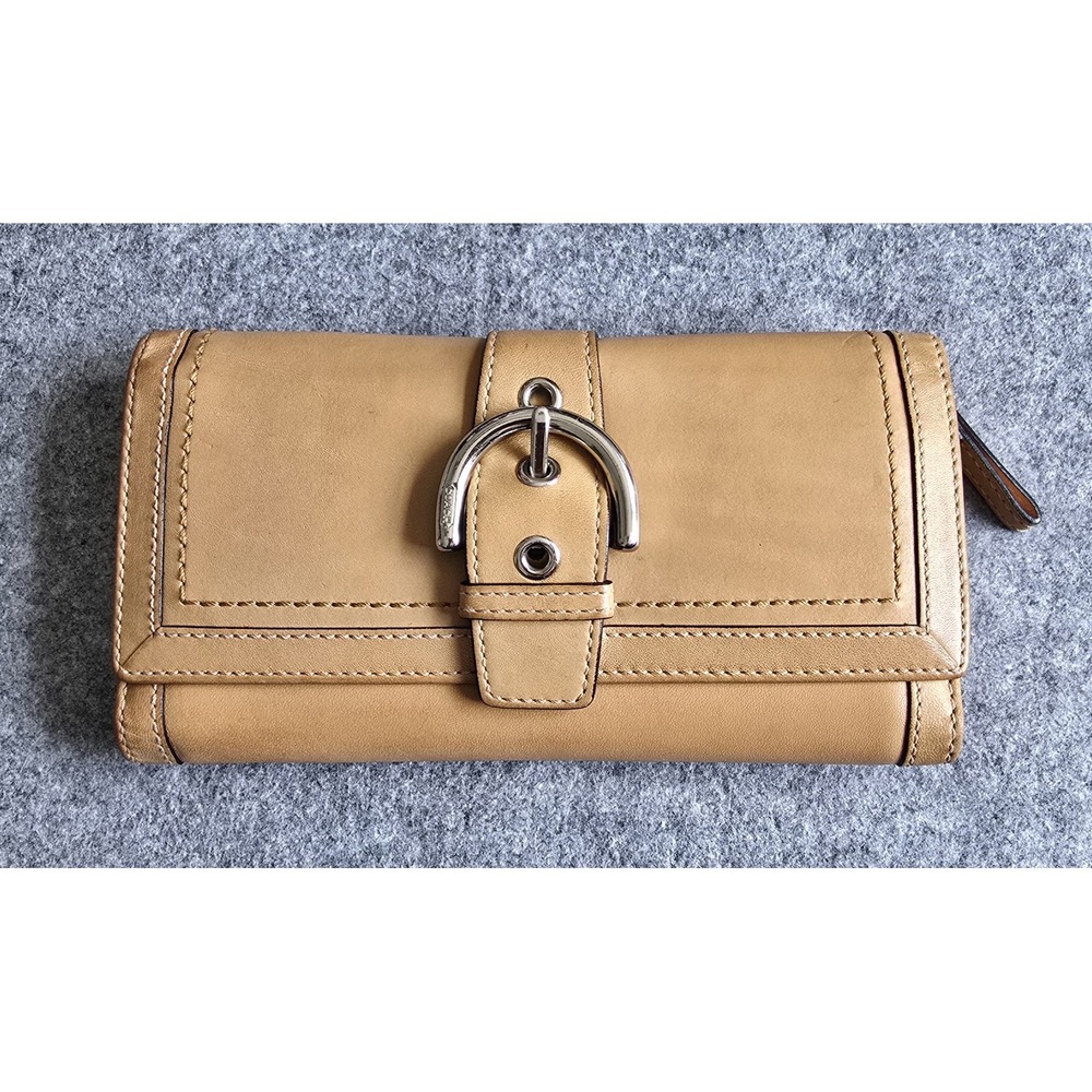 Vintage Coach Y2K Soho tan leather trifold wallet silver-tone buckle GUC